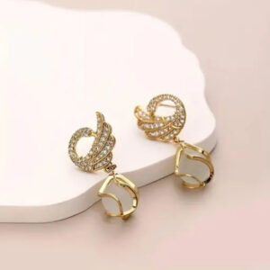 Elegant Swan-Inspired and Pearl Earrings
