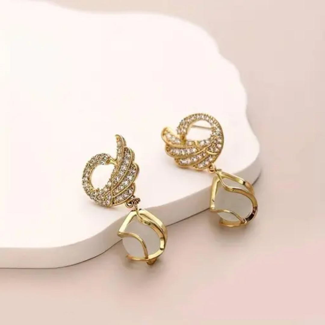 Elegant Swan-Inspired and Pearl Earrings