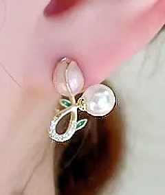 Elegant flower and pearl Earring