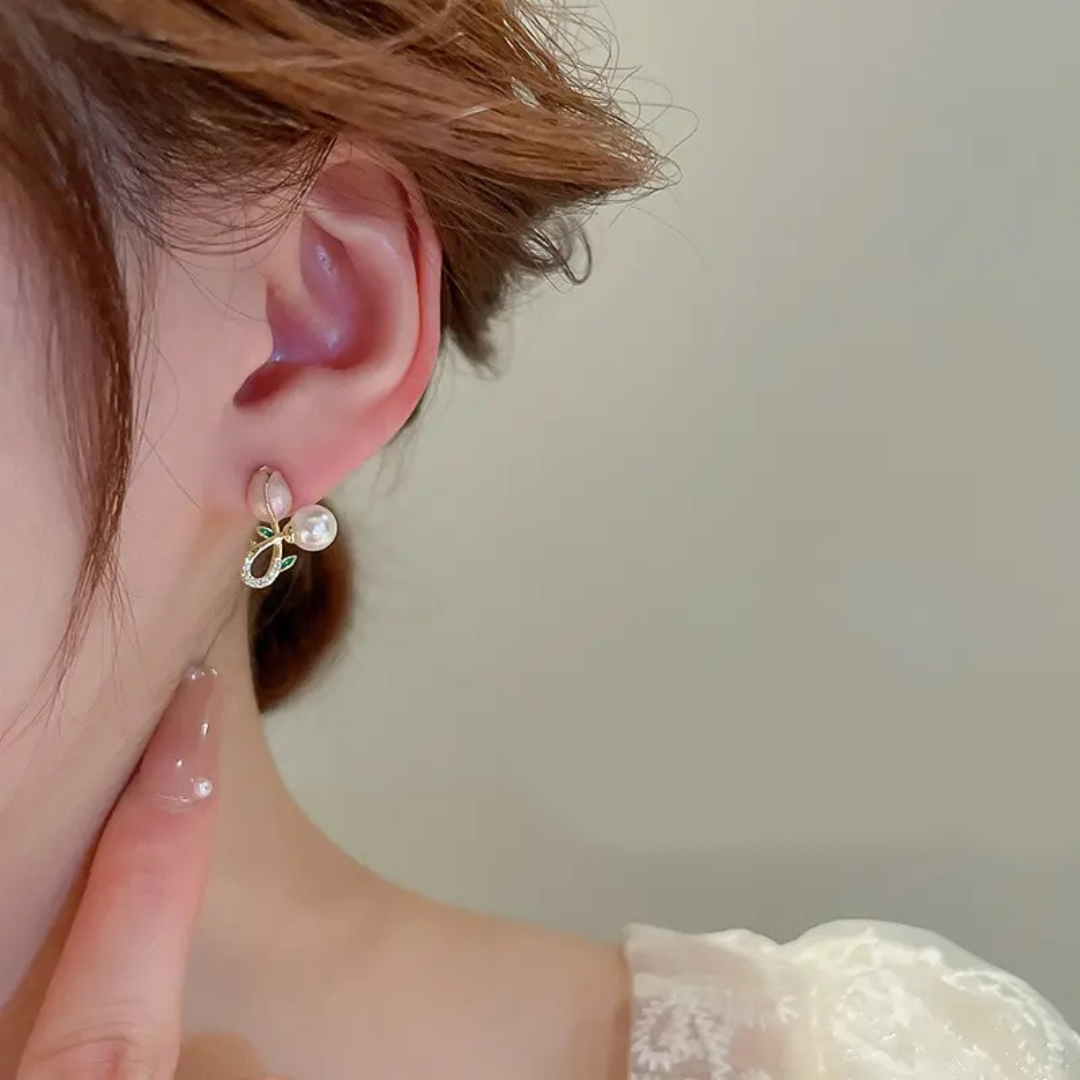 Elegant flower and pearl Earring - Image 2