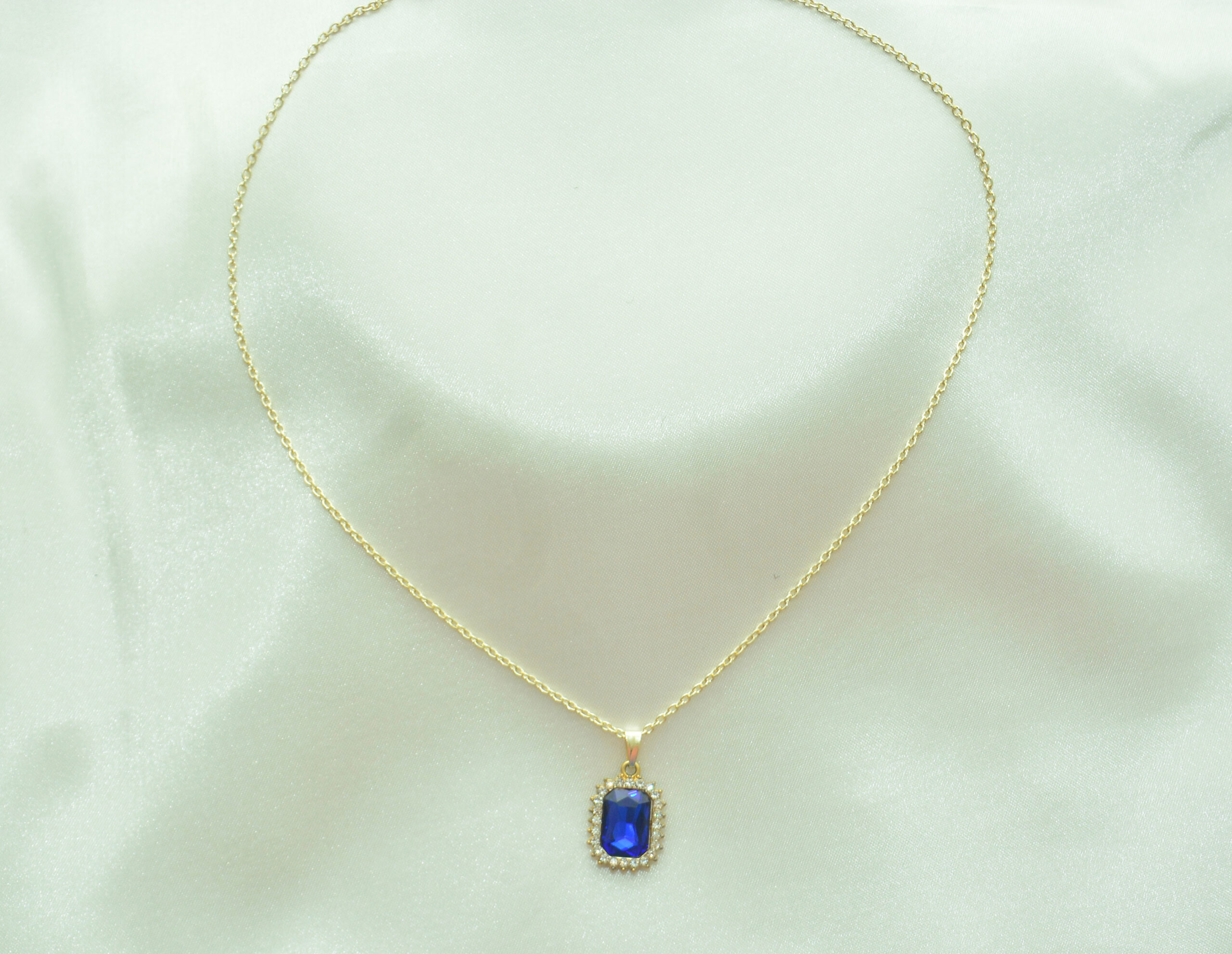 Emerald Solitaire Pendant Necklace - Image 3