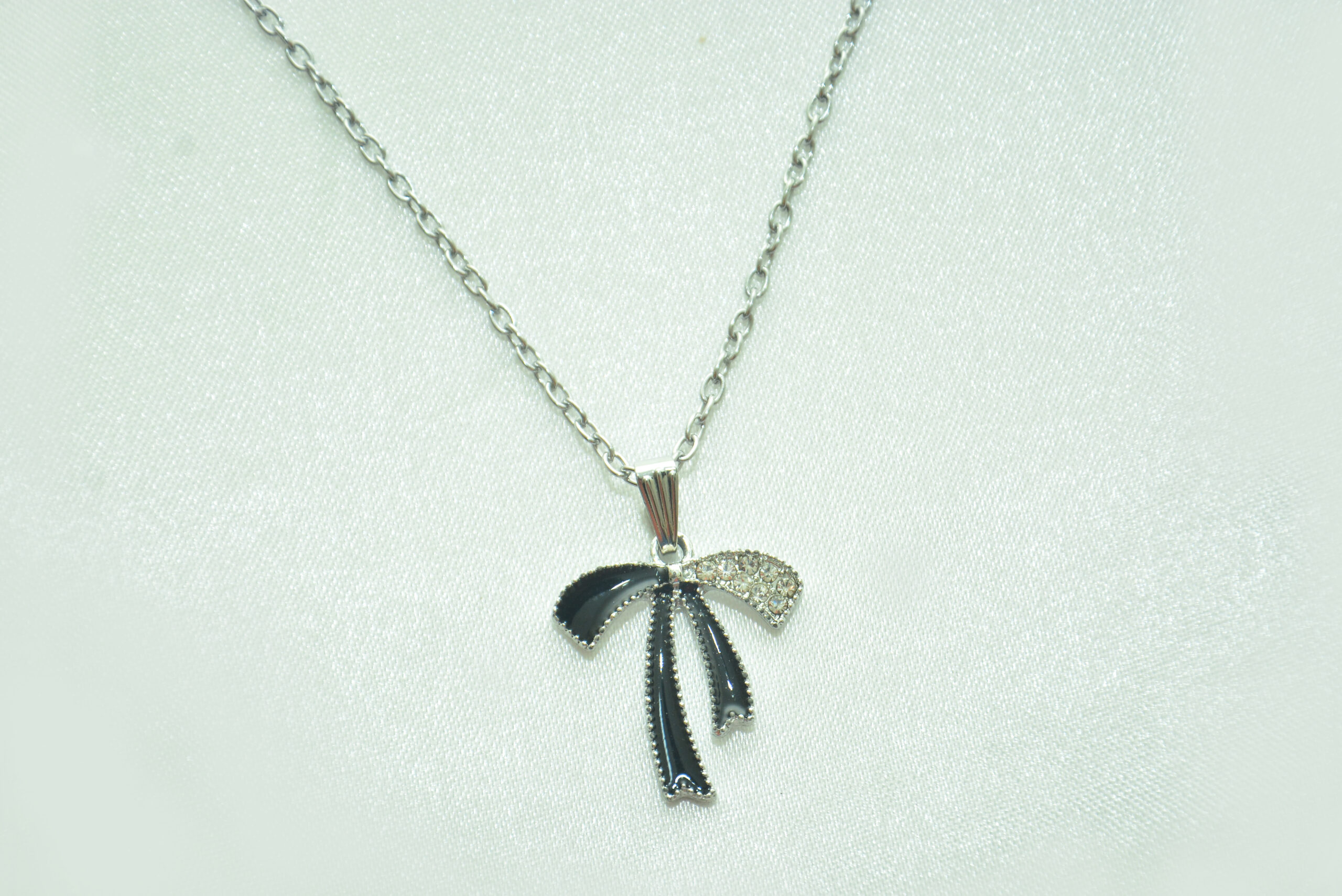 Elegant Bow Pendant Necklace