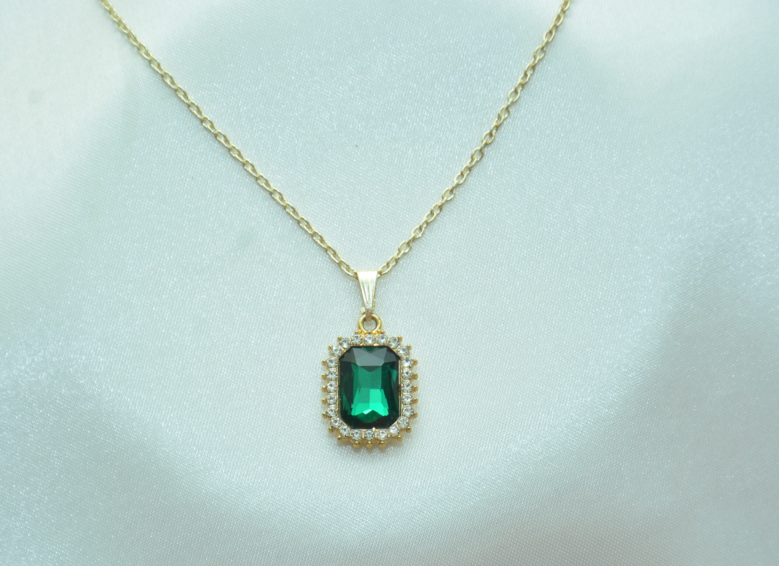 Emerald Solitaire Pendant Necklace