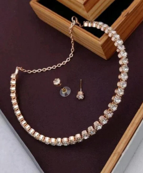 Elegent Choker Set With Earrings.