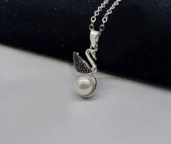 Elegant Swan Pearl Pendant