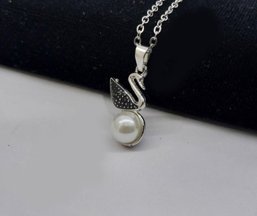 Elegant Swan Pearl Pendant